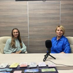 Кто помогает тем, кто помогает? Интервью с Татьяной Синицыной для подкаста «Голос реальности»